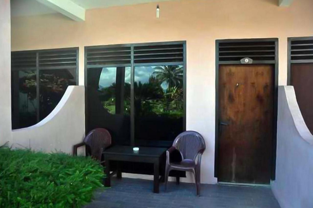 Bernard Guest House & Resto Redpartner Ambarita Exterior photo